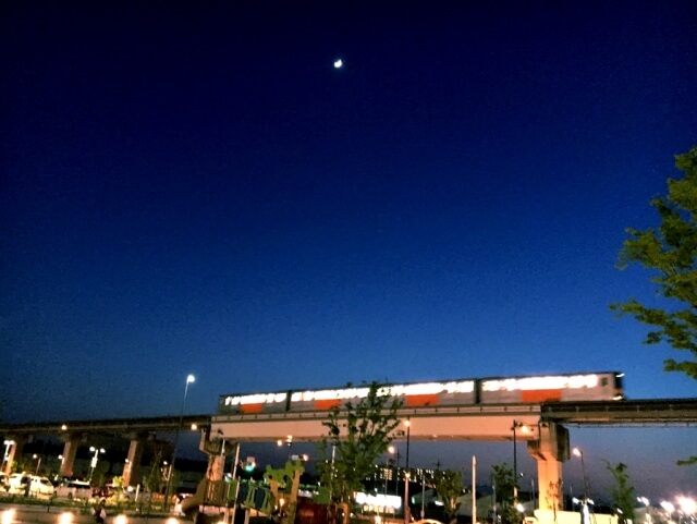 立川市多摩モノレールの夜景