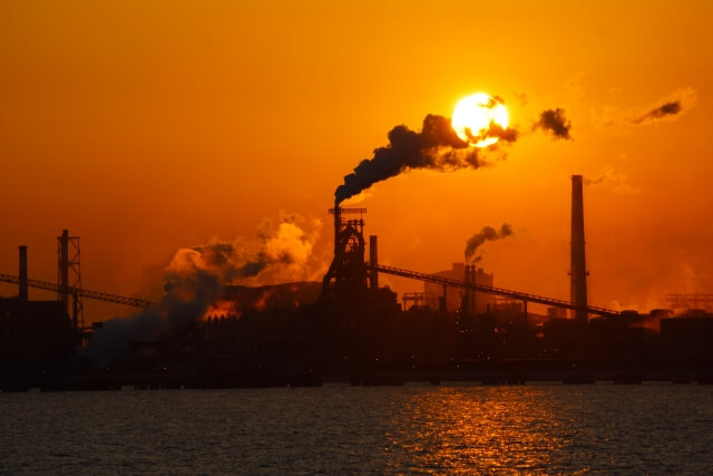 川崎市京浜工業地帯の夕景