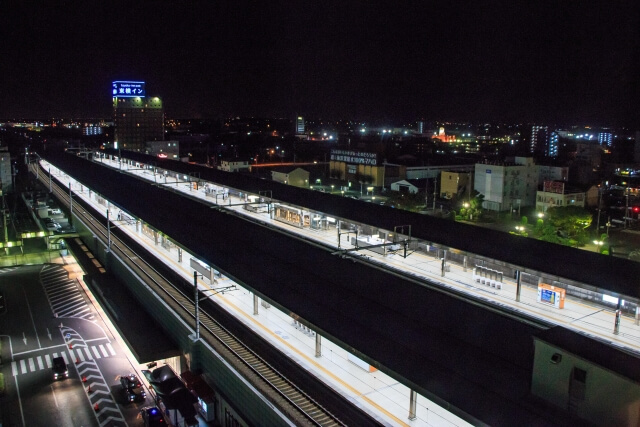 羽島市夜の岐阜羽島駅