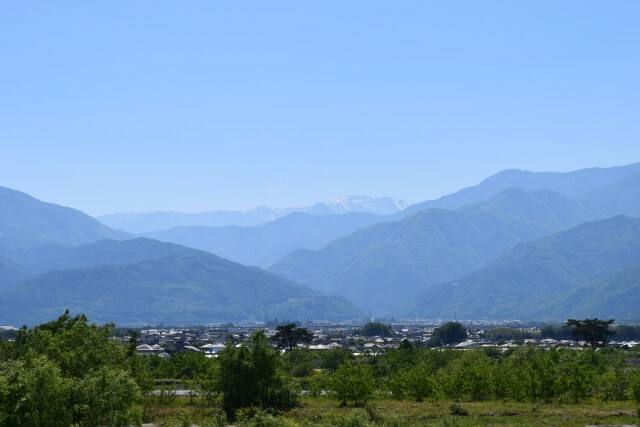 甲斐市から望む南アルプス