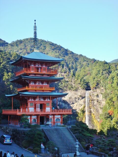 和歌山県の三重塔と那智滝