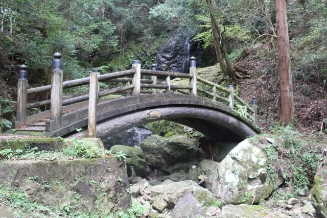 七種の滝の道中