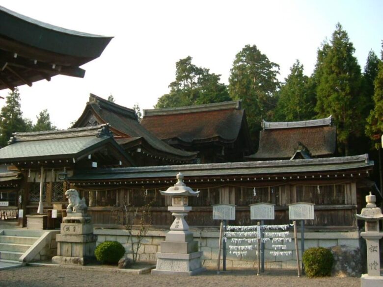 竜王町苗村神社西本殿