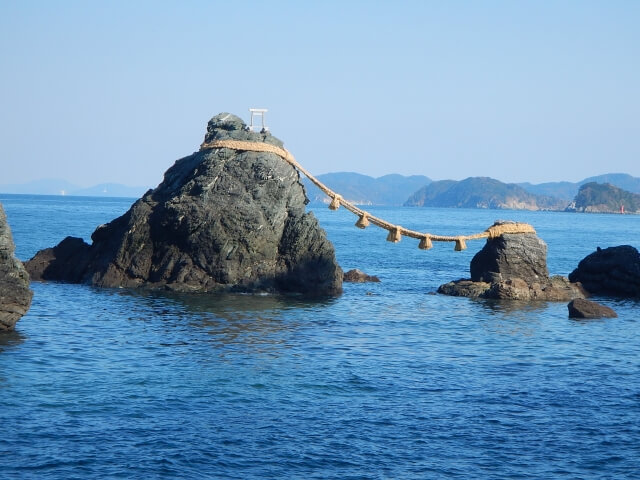 伊勢市の夫婦岩