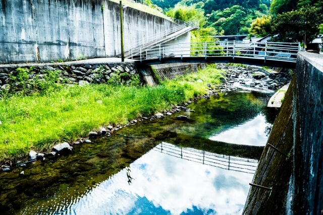 砥部町の川面
