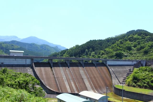 東温市佐古ダム