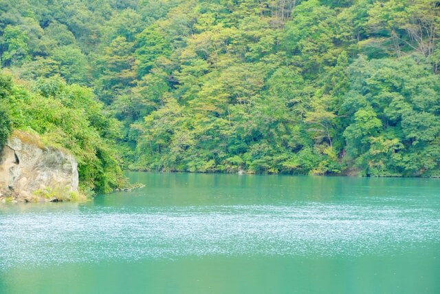 生坂村 犀川の水面