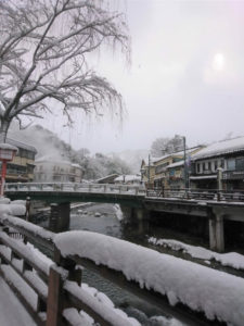 雪景色の湯村温泉郷