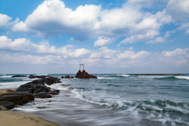 橋津海岸の海鳥居 湯梨浜町