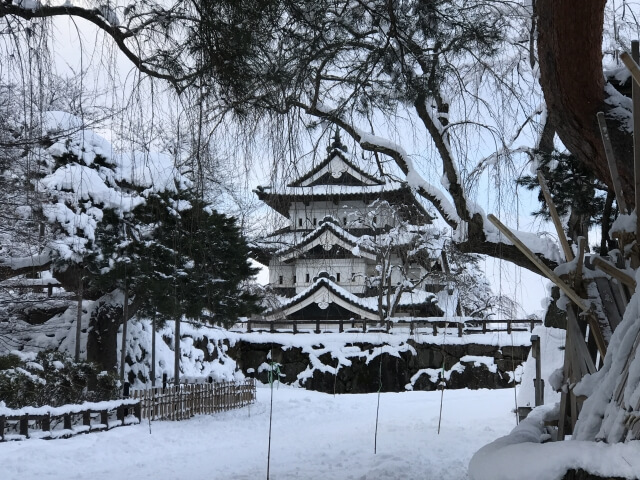 弘前城の雪景色