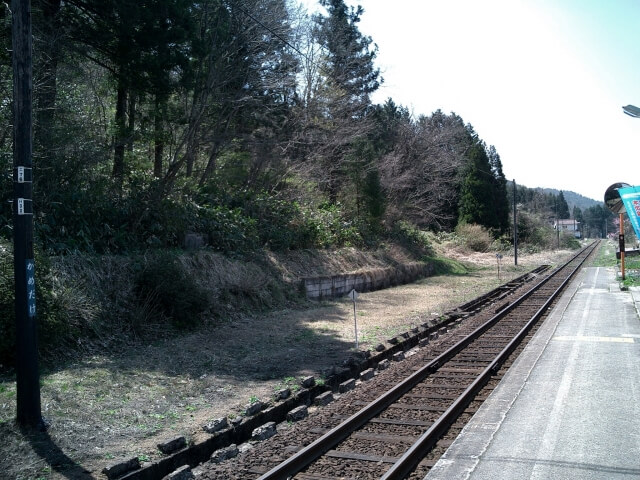 亀嵩駅プラットホーム