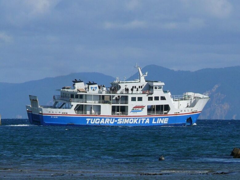 外ヶ浜町 陸奥湾に浮かぶフェリー