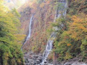 小安峡の紅葉 湯沢市