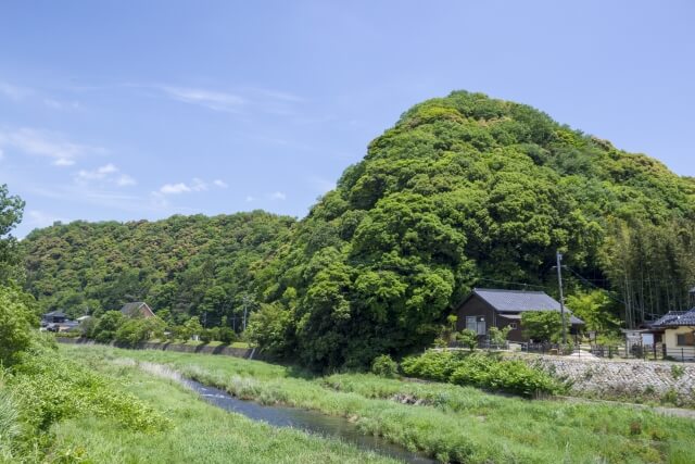 象頭山と椹野川