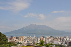 鹿児島市街と桜島
