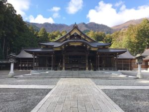 弥彦神社