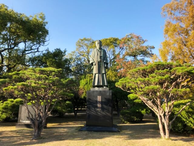 神野公園 江藤新平像