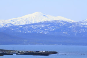 石狩湾と増毛山地
